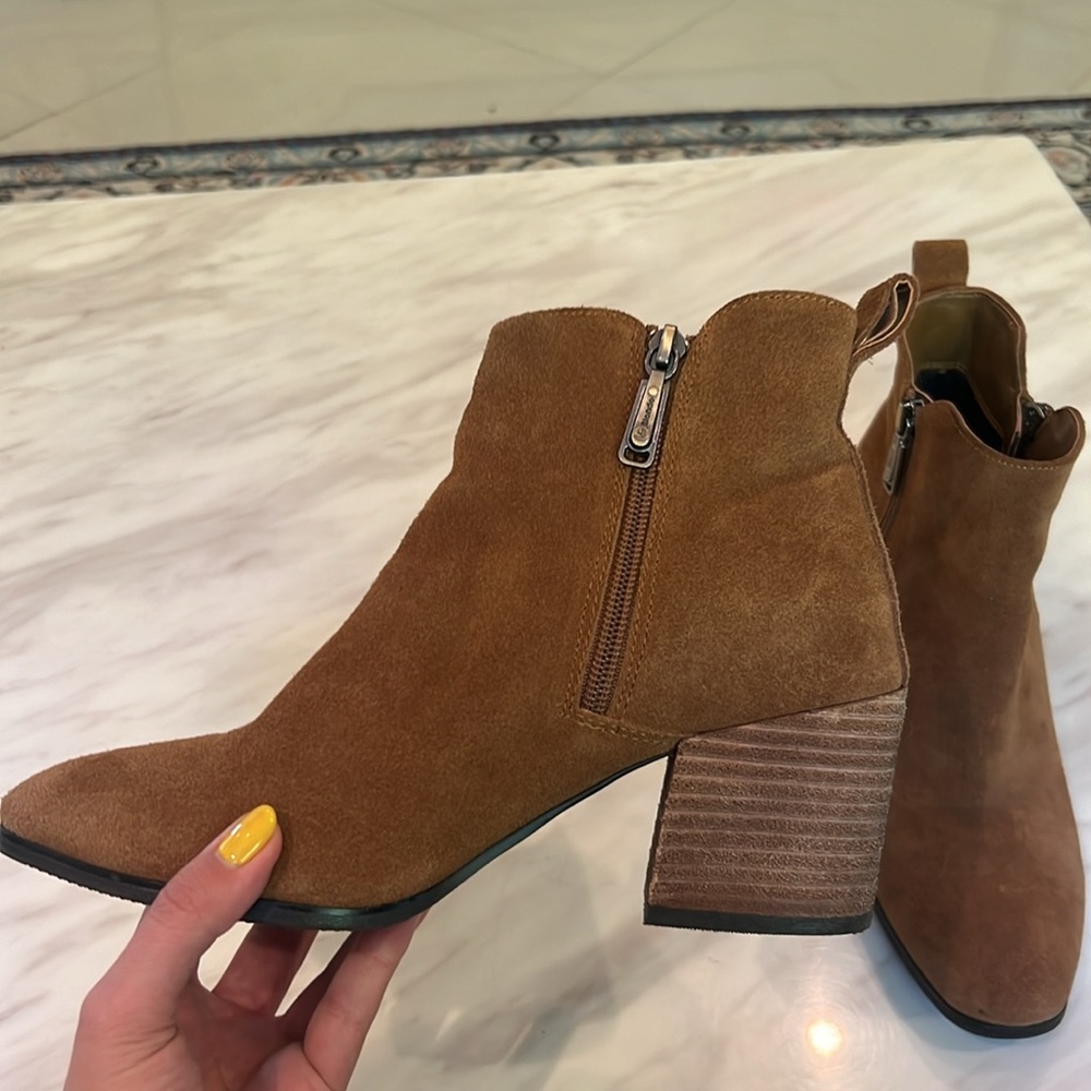 Blondo Siena Waterproof Suede Ankle Bootie – Camel Brown Block Heel (Size 8)